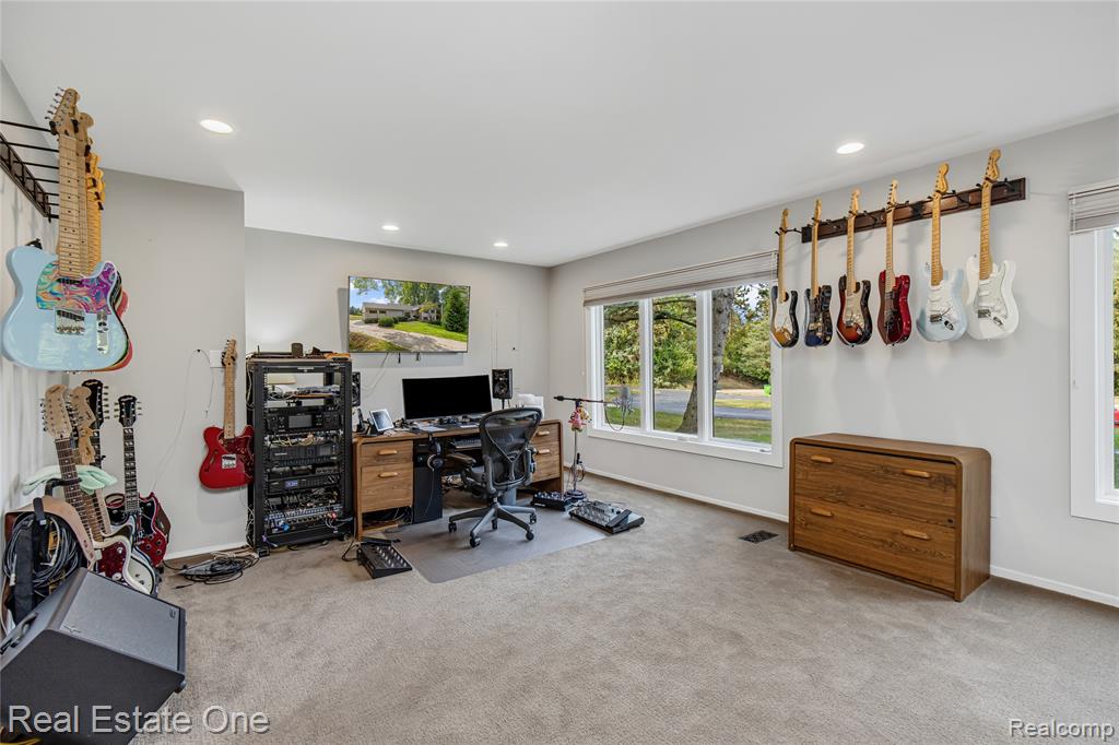 4261 Lakeridge Court, Bloomfield Hills, MI 48302 — Photo 54