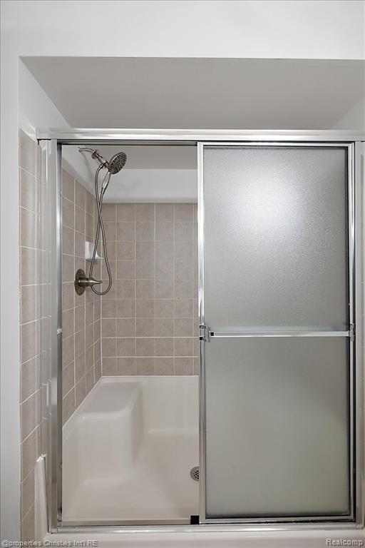 8204 Alexa Drive, Commerce Twp, MI 48390 — Photo 20