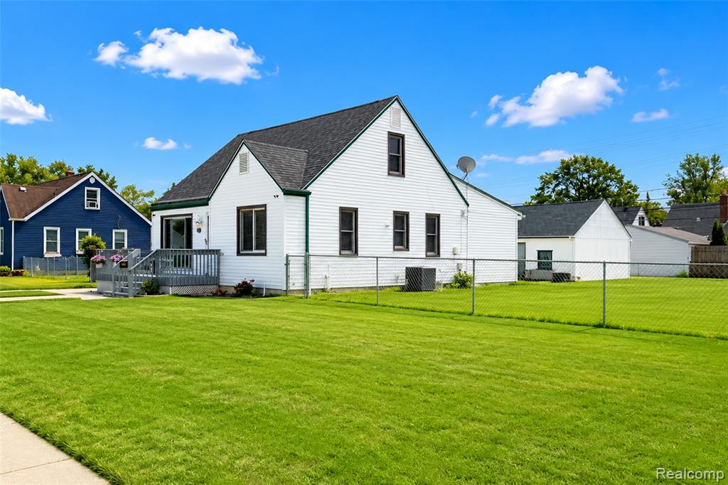 6041 Gilman Street, Garden City, MI — Photo 4