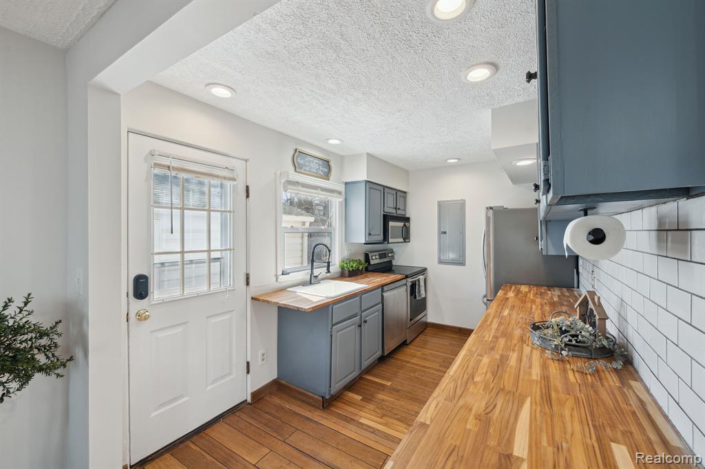 6187 THREE LAKES Drive, Brighton, MI 48116 — Photo 10