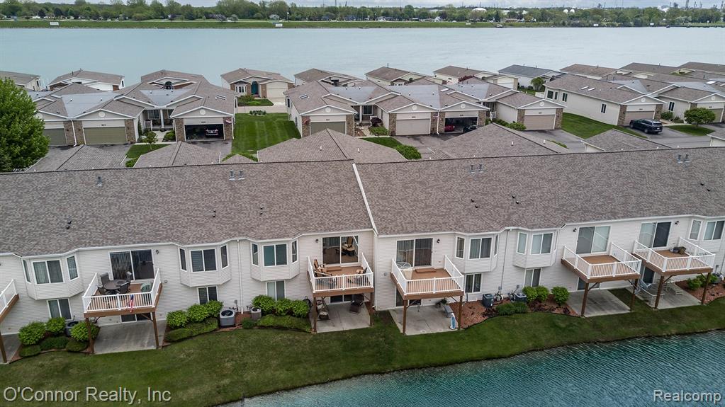 828 Crystal Lane, Marysville, MI 48040 — Photo 2