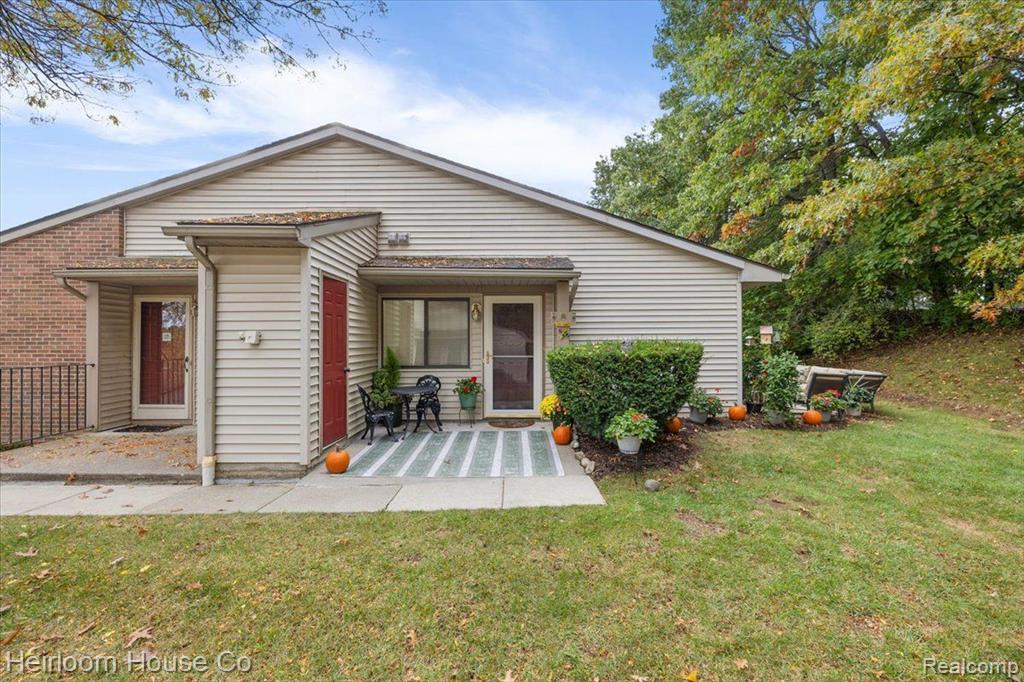 423 WATER TOWER Circle, 100, Brighton, MI 48116 — Photo 20