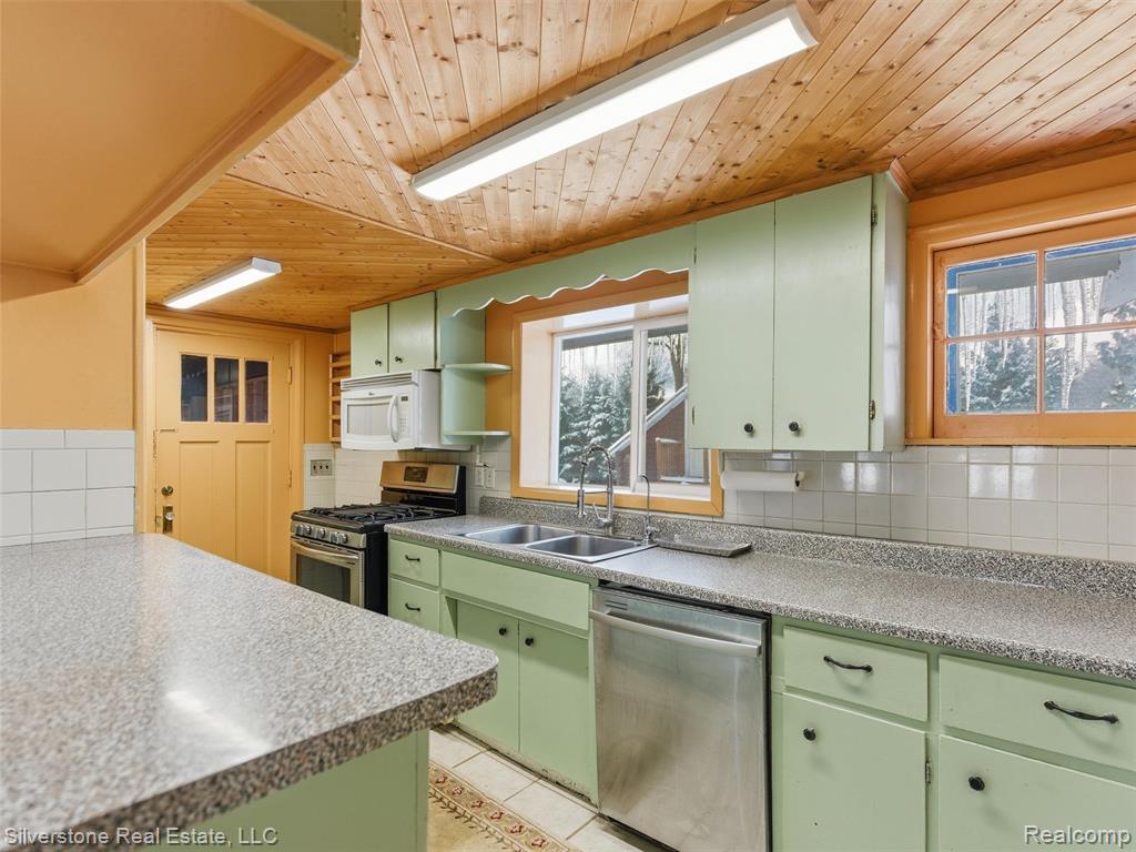 2098 Dunwoodie Street, Ortonville, MI 48462 — Photo 15