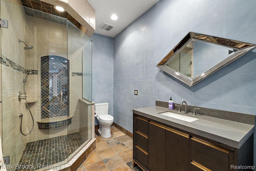 6340 Lakeshore Street, West Bloomfield, MI 48323 — Photo 52