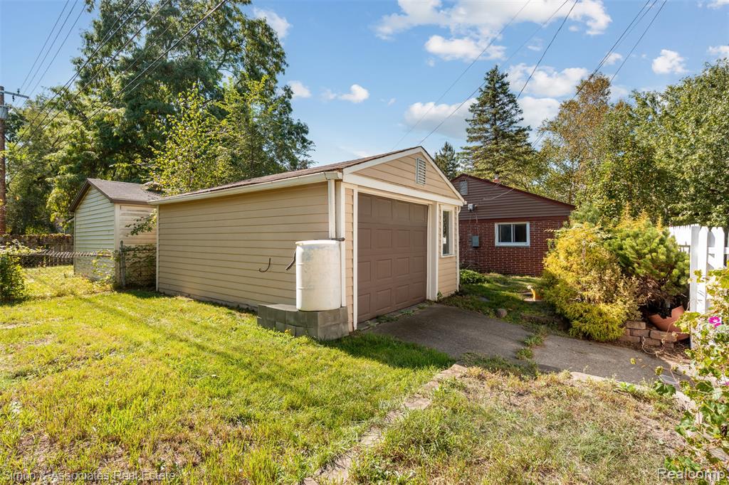 7568 Hazelton Street, Dearborn Heights, MI 48127 — Photo 19