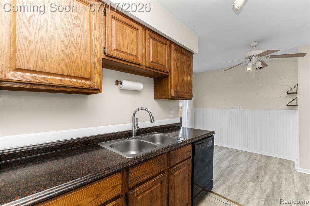 8136 Busko, Warren, MI 48093 — Photo 18