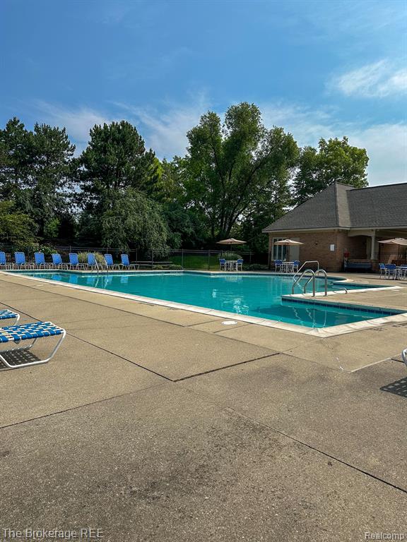 6995 HAWK WOODS Court, West Bloomfield, MI — Photo 65