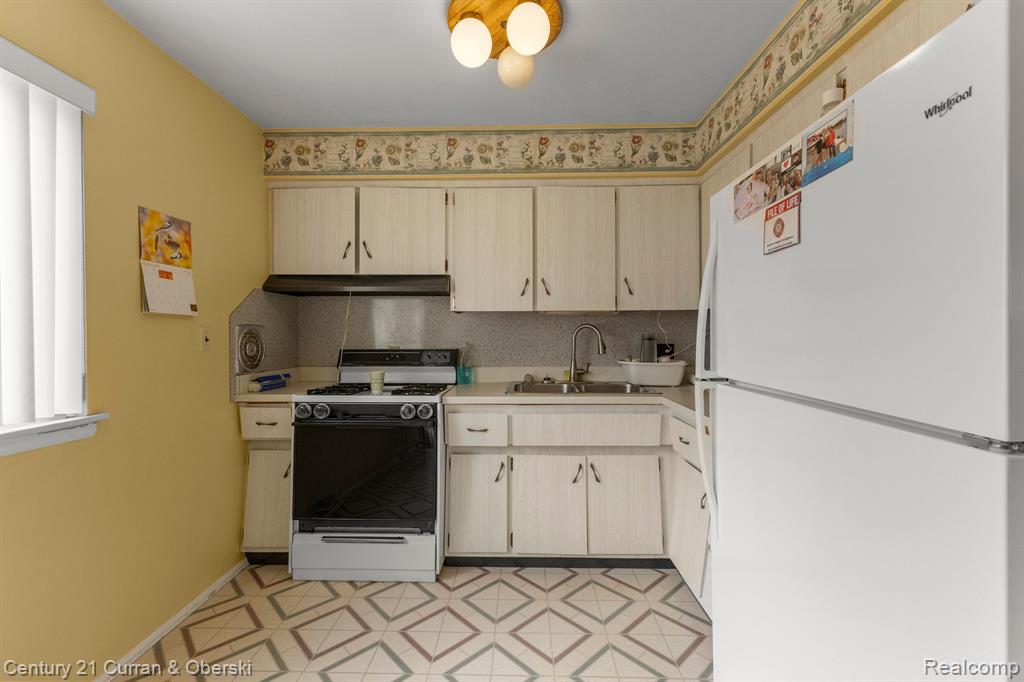 6483 COLONIAL Street, Dearborn Heights, MI 48127 — Photo 10