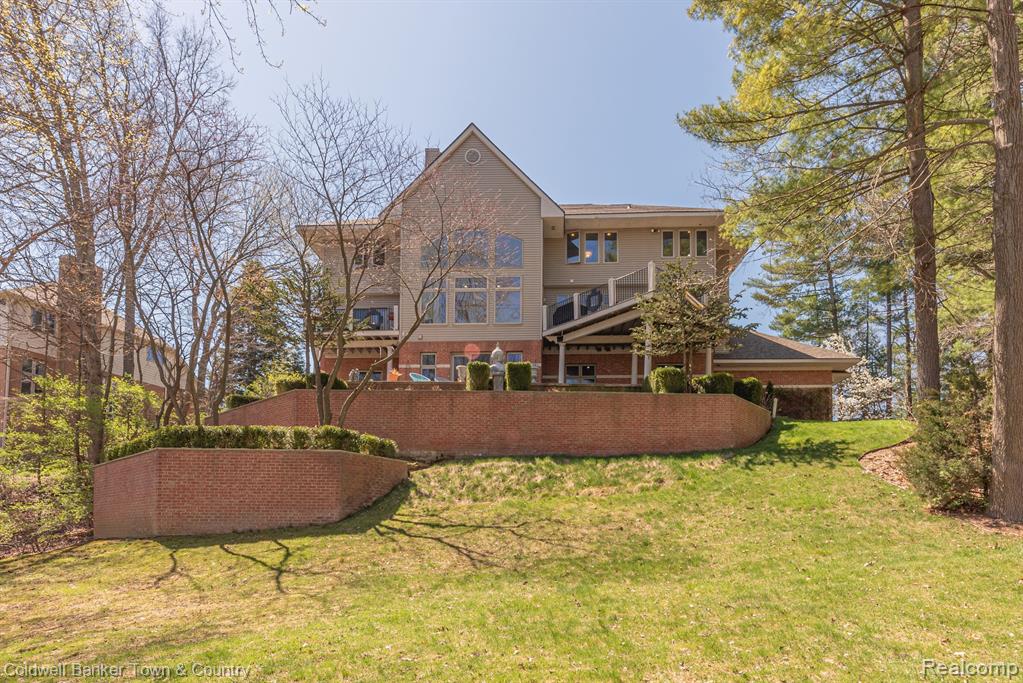 9945 ROLLING GREENS Drive, Pinckney, MI 48169 — Photo 9