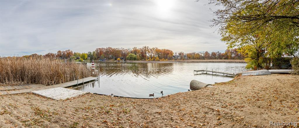 4851 Shoreline Boulevard, Waterford, MI 48329 — Photo 2