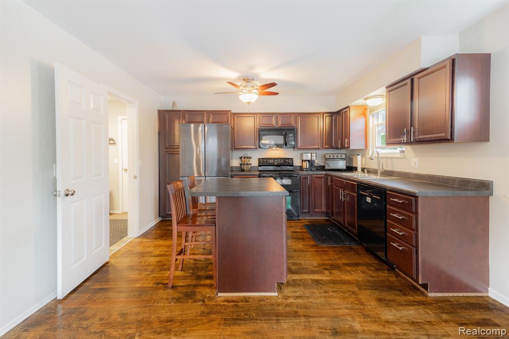 624 BEDFORD Drive, Westland, MI — Photo 9