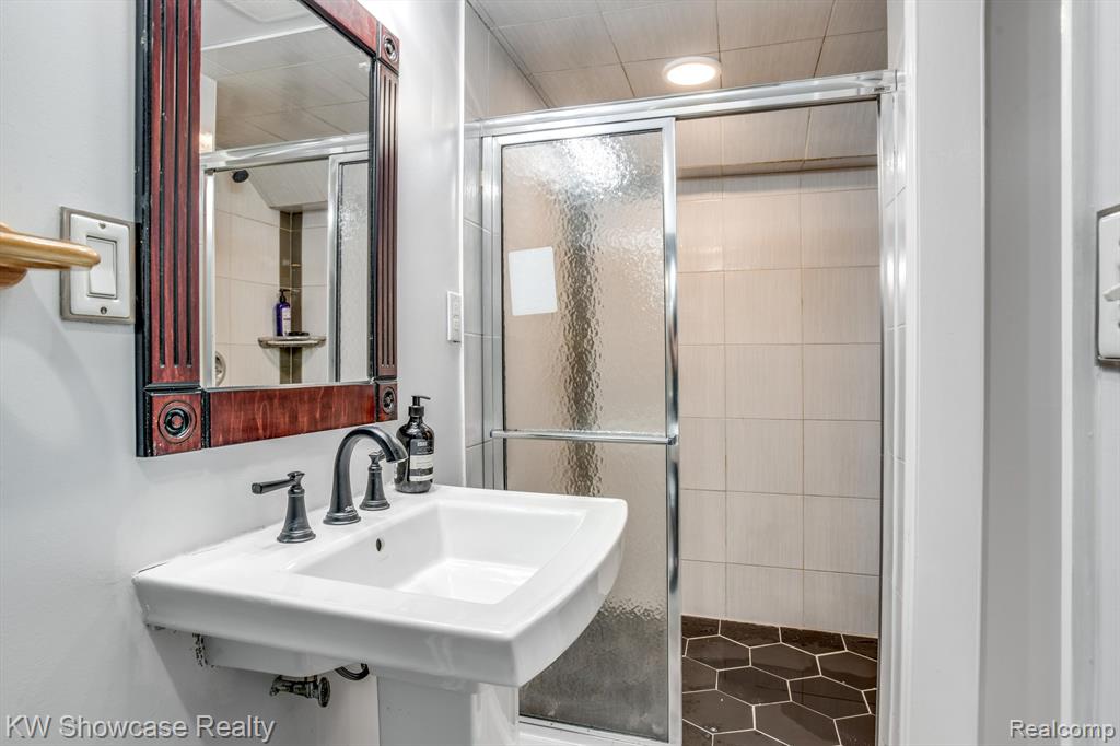6322 CLARENDON Drive, Canton, MI 48187 — Photo 27