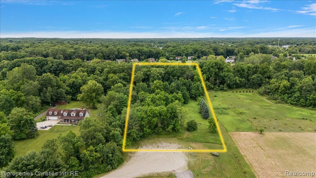 22150 Donnas Drive Street, South Lyon, MI 48178 — Photo 2
