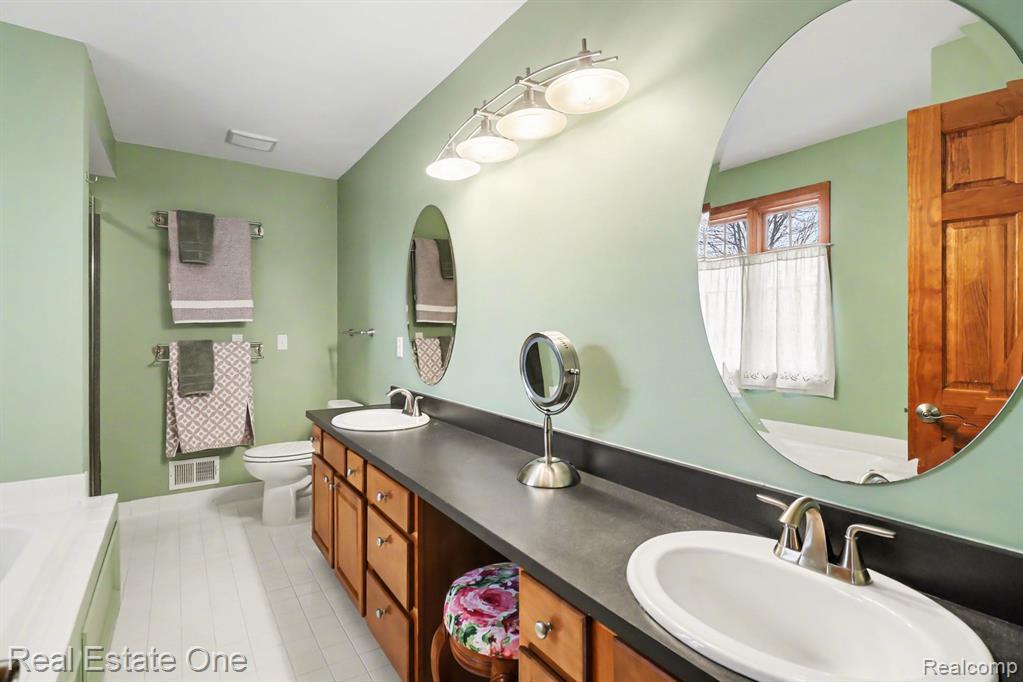 5045 Ashford Road, Clarkston, MI 48348 — Photo 22