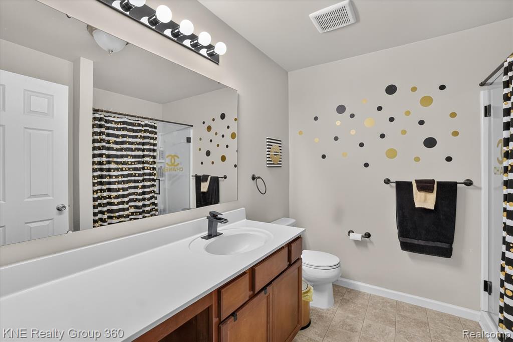 7067 Glenmeadow Court, Grand Blanc, MI 48439 — Photo 34
