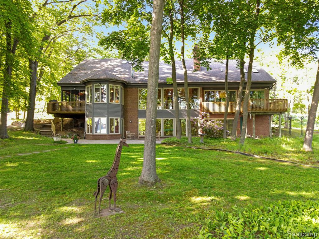 2323 Addaleen Road, Highland, MI — Photo 11