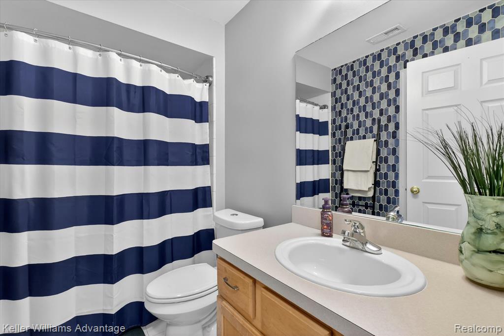 446 Old Pine Way, Walled Lake, MI 48390 — Photo 21