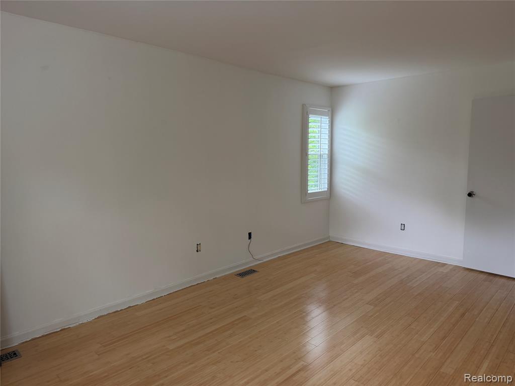 5589 Loveland Street, West Bloomfield, MI — Photo 21