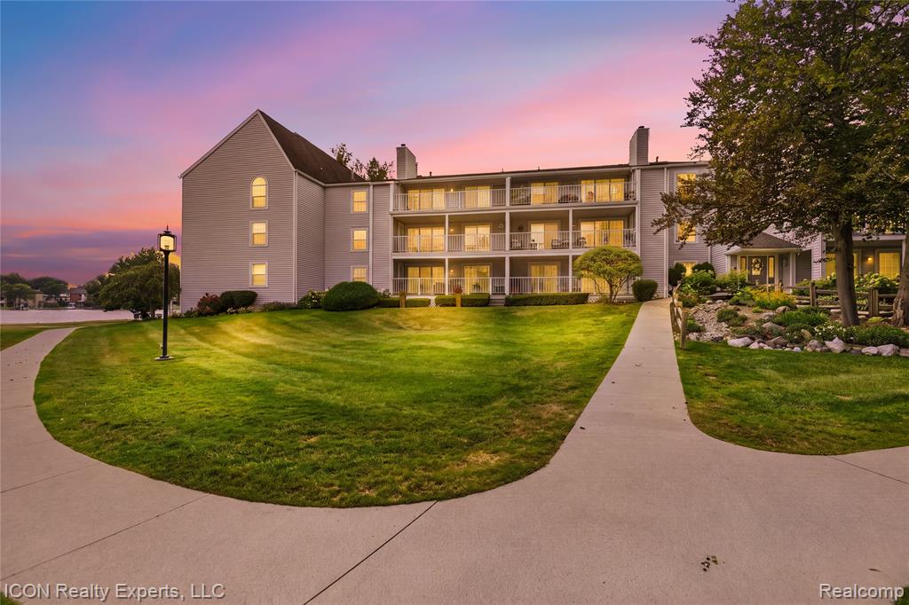 3559 Port Cove Drive, 27, Waterford, MI 48328