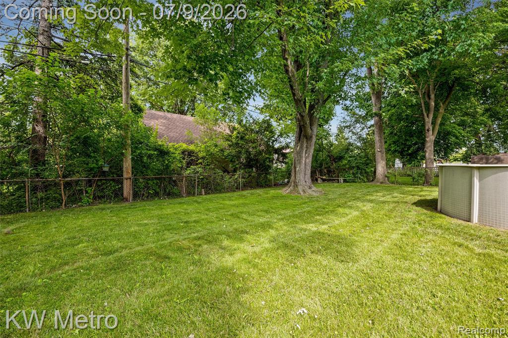 20665 Woodcrest Street, Harper Woods, MI 48225 — Photo 13