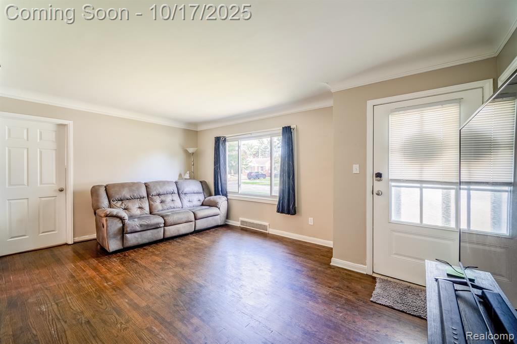 6384 Buckingham Avenue, Allen Park, MI 48101 — Photo 7