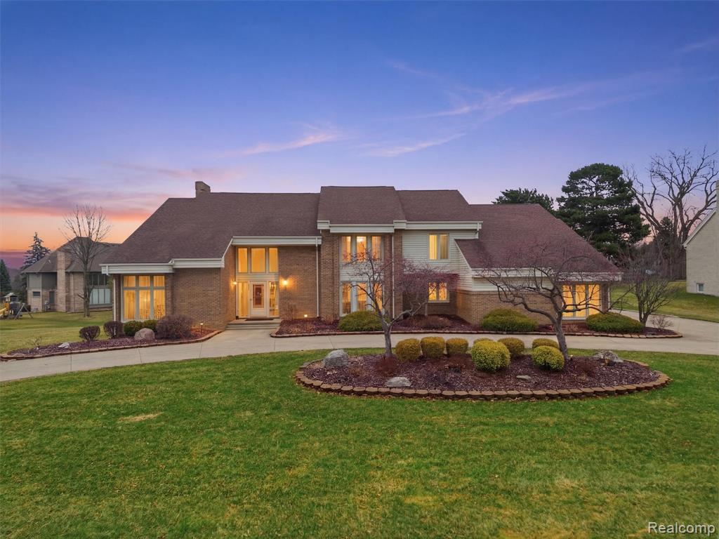 3827 Manchester Court, Bloomfield Hills, MI 48302 — front exterior