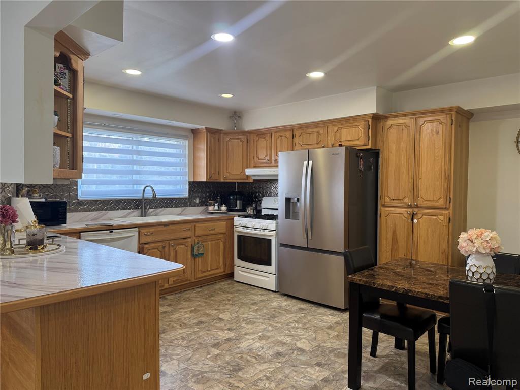 15794 Nader Court, Clinton Twp, MI 48038 — Photo 13