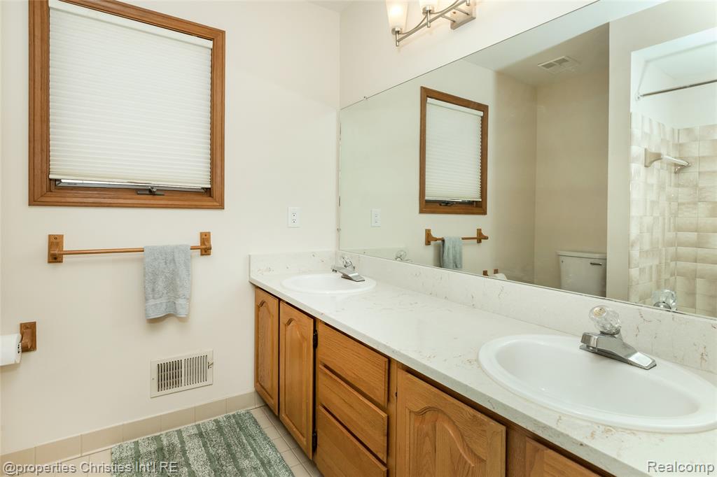 47192 Sanborn Drive, Macomb, MI 48044 — Photo 22