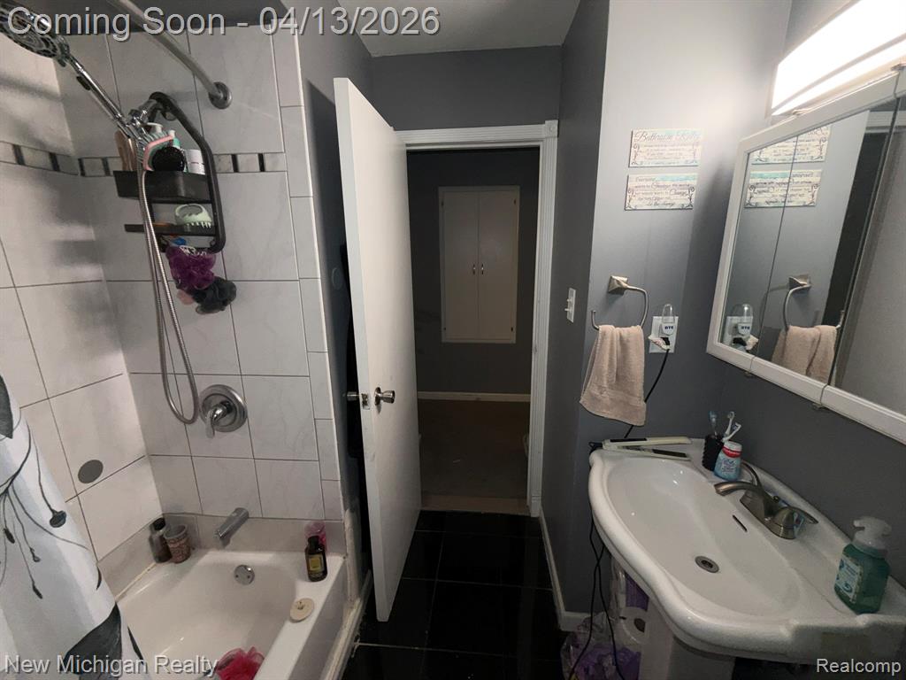 6671 Mayfair Street, Taylor, MI 48180 — Photo 28