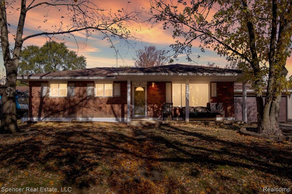 5726 Sutherland Drive, Waterford, MI 48327 — Photo 2