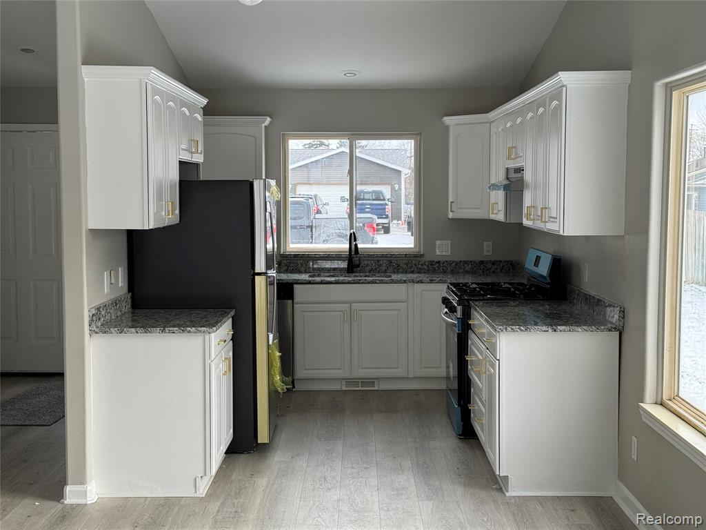 976 Ledyard Street, Waterford, MI 48328 — Photo 5
