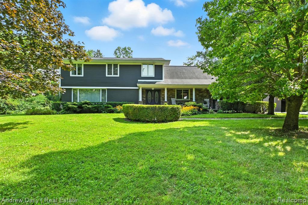6300 Brookville Road, South Lyon, MI 48178 — front exterior