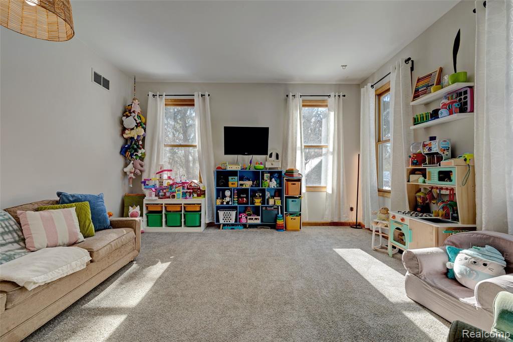 9619 Tree Top Court, Pinckney, MI, 48169