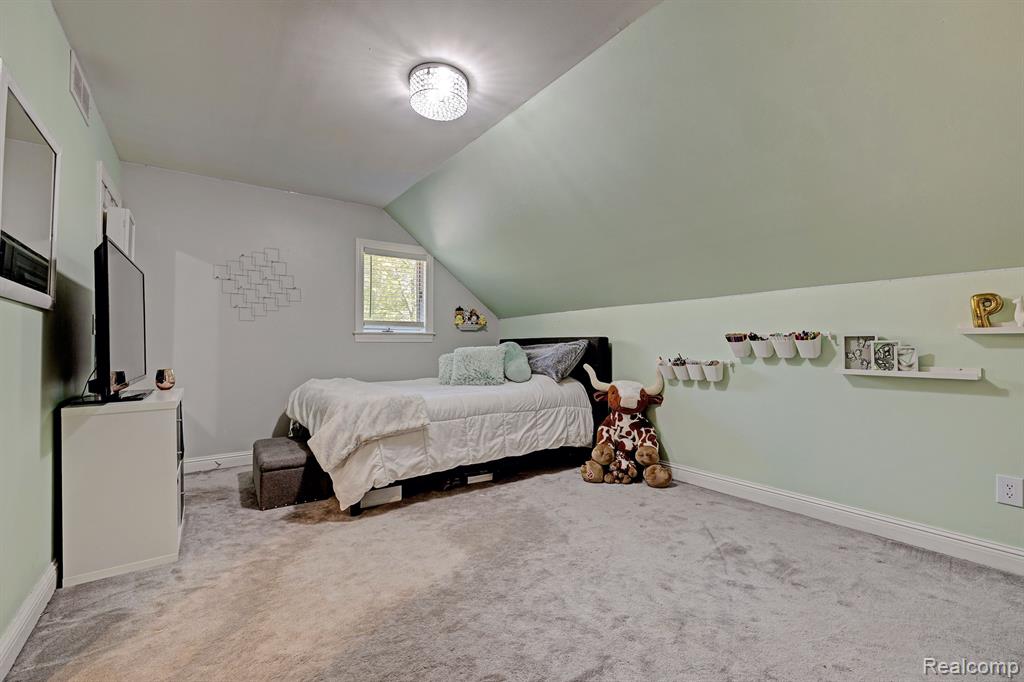 900 ROLLING PINES Drive, Ortonville, MI 48462 — Photo 43