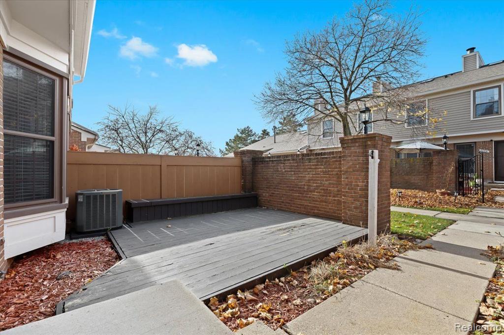 40013 CROSSWINDS, Novi, MI — Photo 4