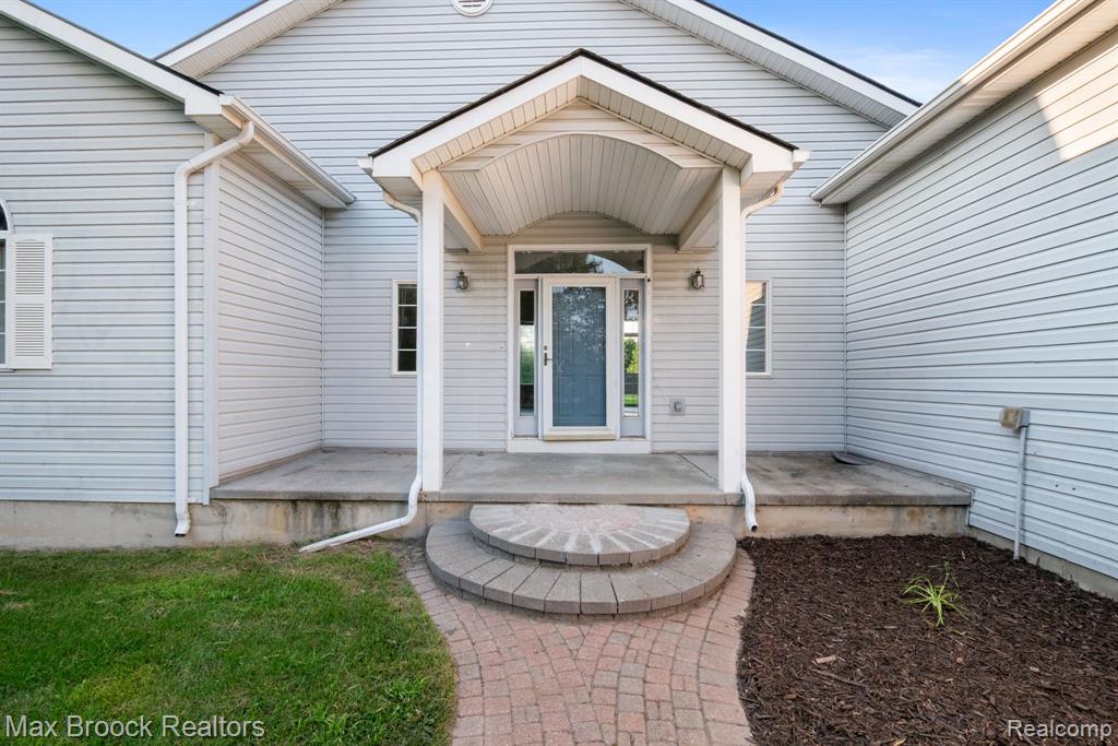 2165 Oakwood Road, Ortonville, MI 48462 — Photo 3
