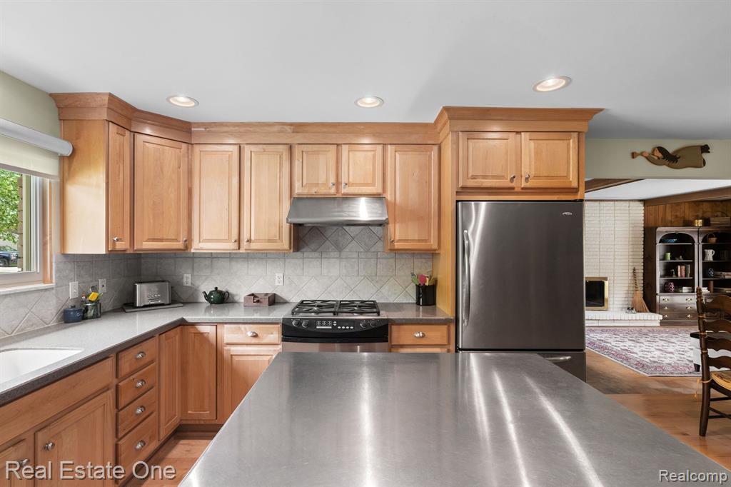 39664 Cadborough Drive, Clinton Twp, MI 48038 — Photo 18