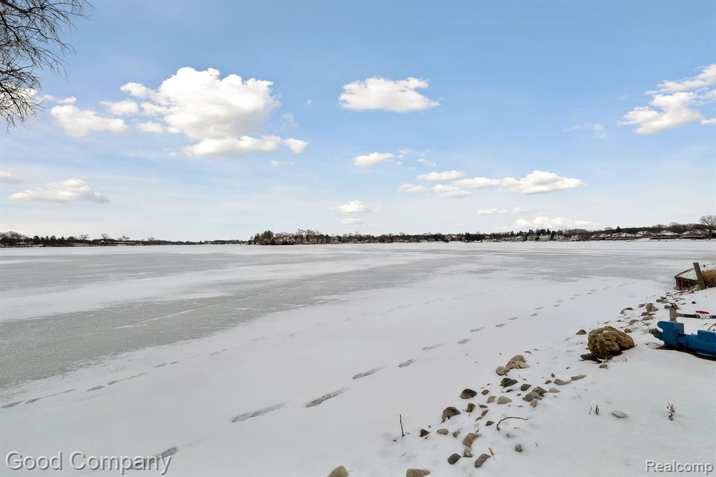 3370 INDIANDALE Drive, Orchard Lake Village, MI 48324 — Photo 3