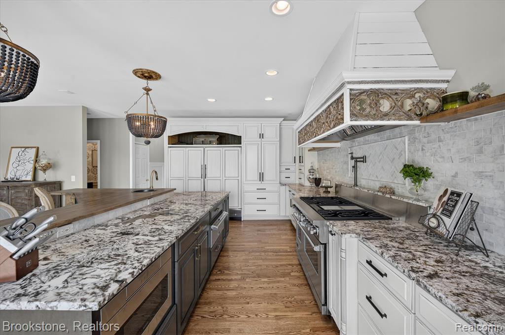 1270 Gleneagles, Highland, MI — Photo 13