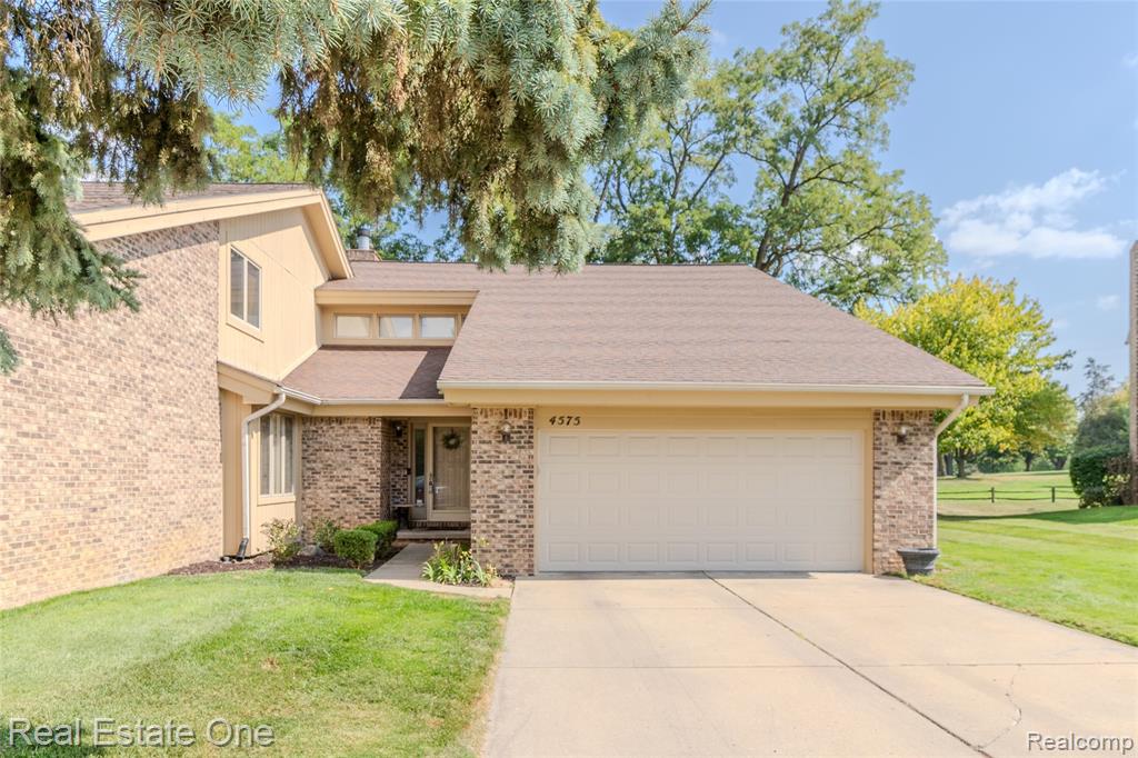 4575 Fairway Court, Waterford, MI 48328 — front exterior