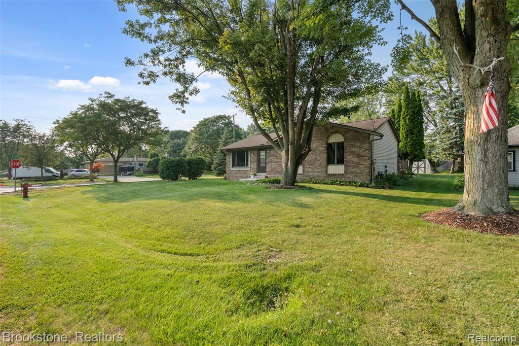 5315 Plymouth Street, Sterling Heights, MI 48310 — Photo 10