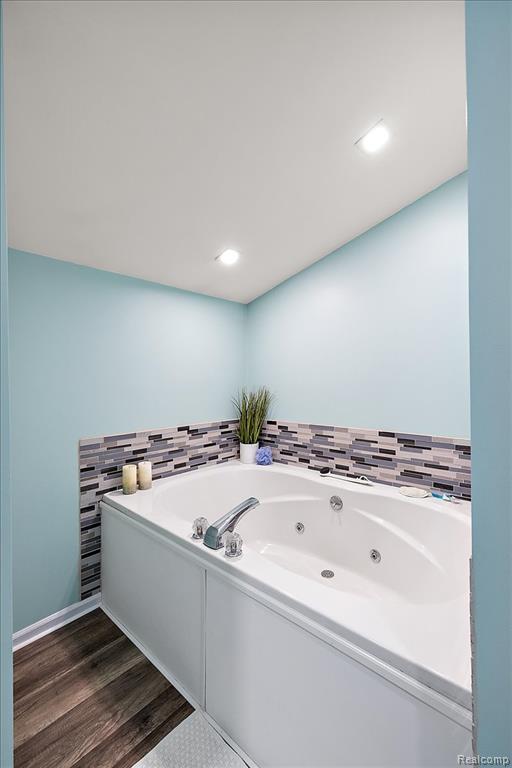 8021 Washburn Road, Goodrich Vlg, MI — Photo 39