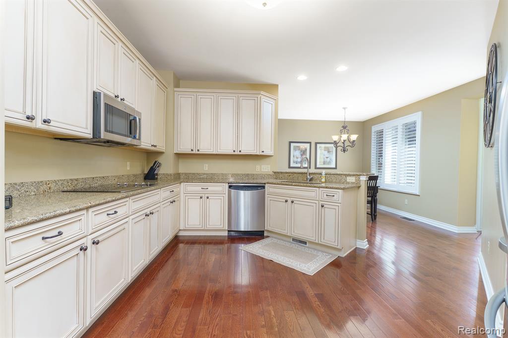 10725 WATERFALL, South Lyon, MI 48178 — Photo 16