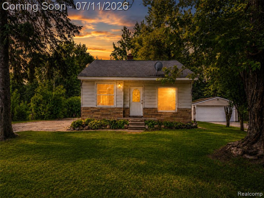 4855 Hatchery Road, Waterford, MI 48329 — front exterior