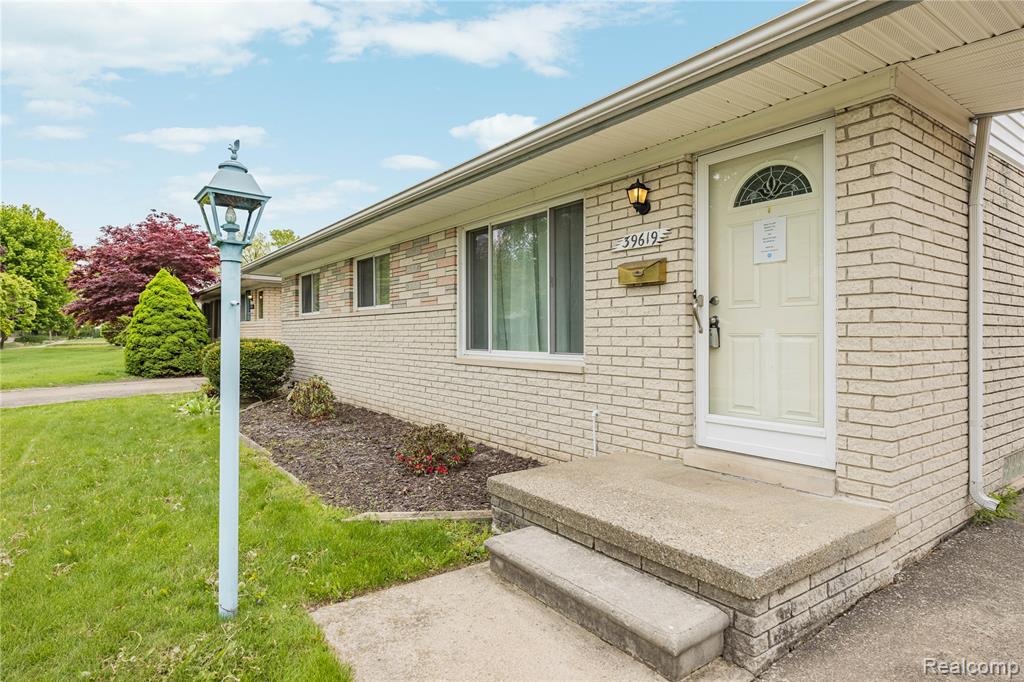 39619 Peters Drive, Canton, MI 48187 — Photo 2