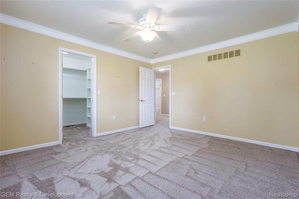 9054 Green Hickory Lane, Fenton, MI 48430 — Photo 32