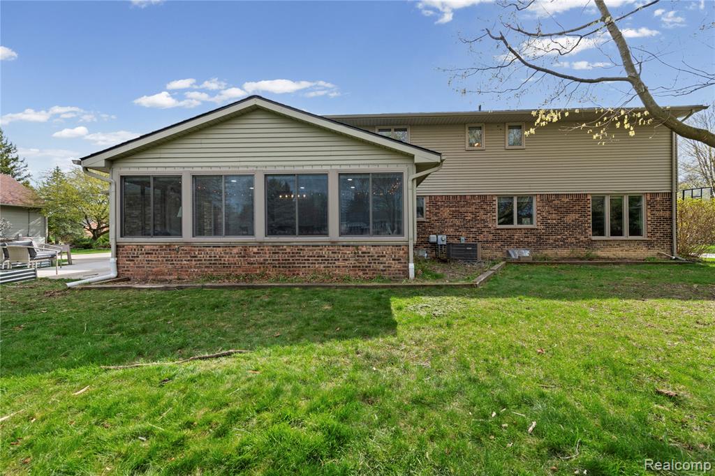 9332 Oakmont Drive, Grand Blanc, MI 48439 — Photo 14
