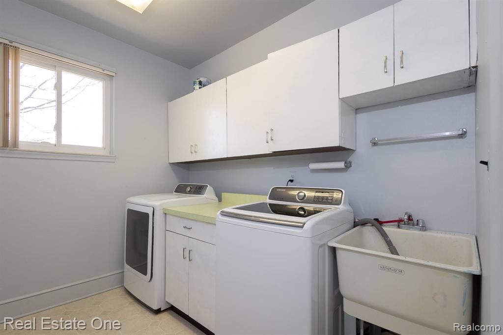 930 BRIDGE PARK Drive, Troy, MI 48098 — Photo 21
