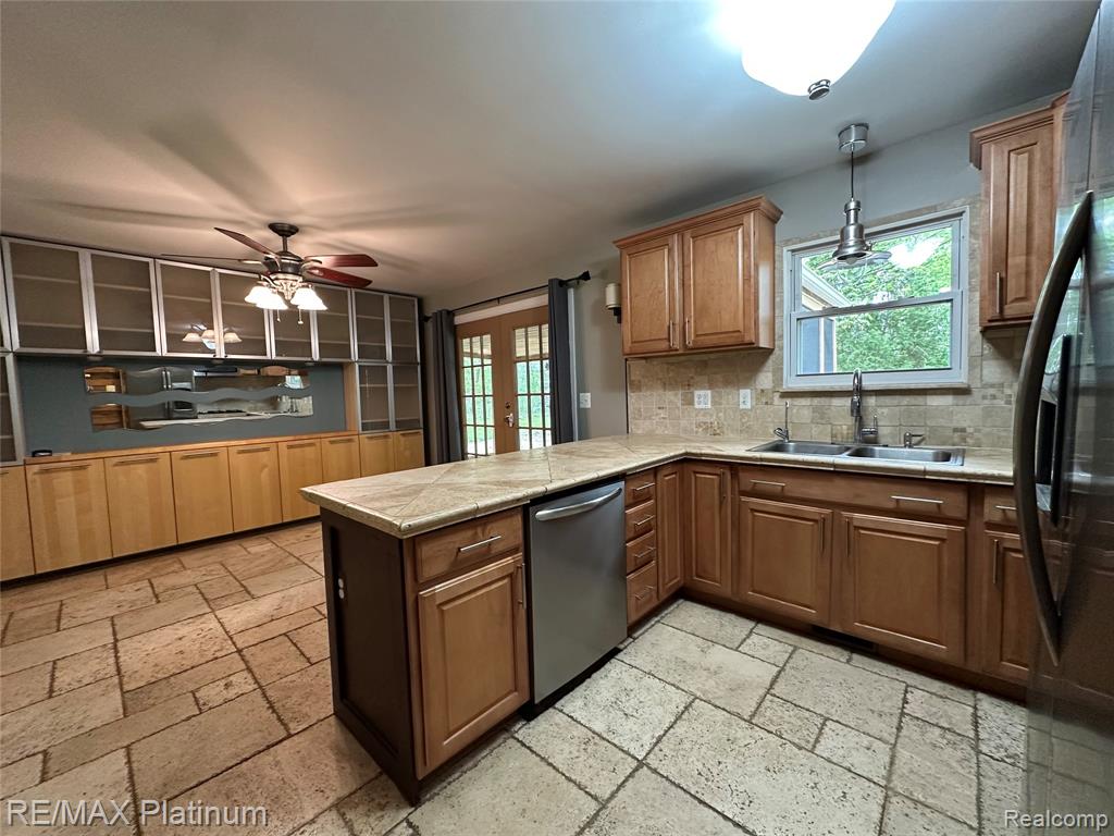 2482 Livernois Drive, Howell, MI 48843 — Photo 3