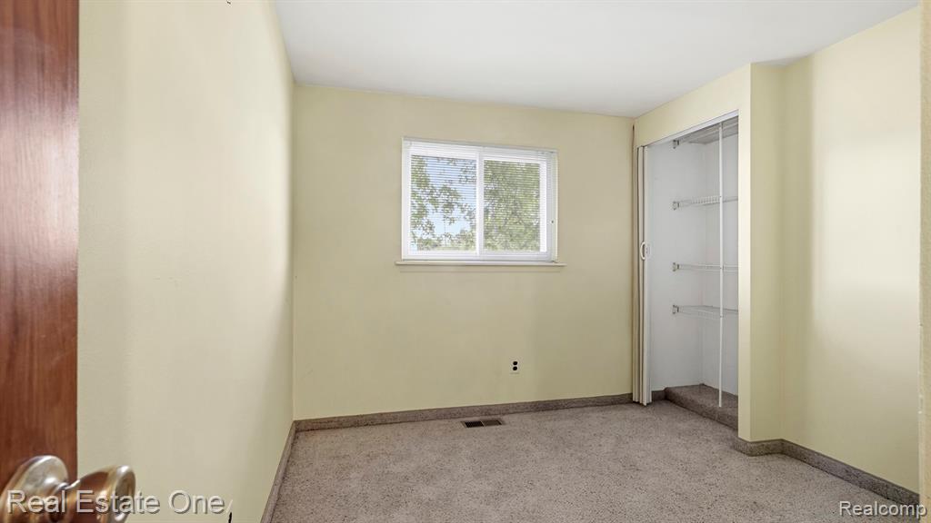 9384 Elaine Court, Taylor, MI 48180 — Photo 15